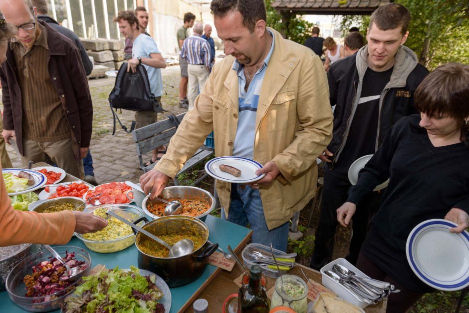 Kleurfoto van de zomerbarbecue