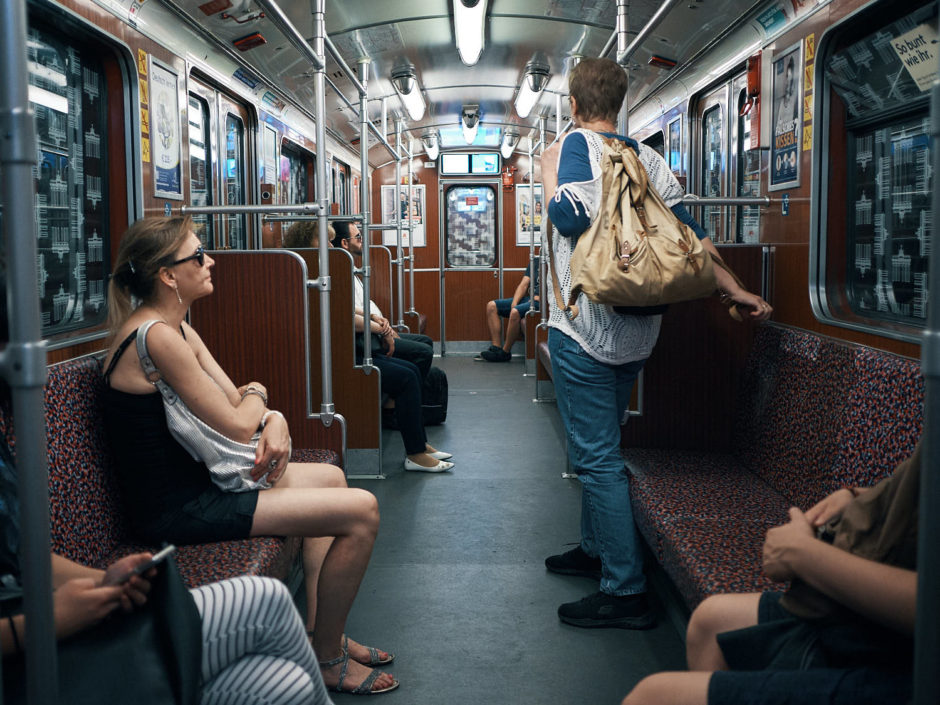 Kleurenfoto van een metrostel in Berlijn