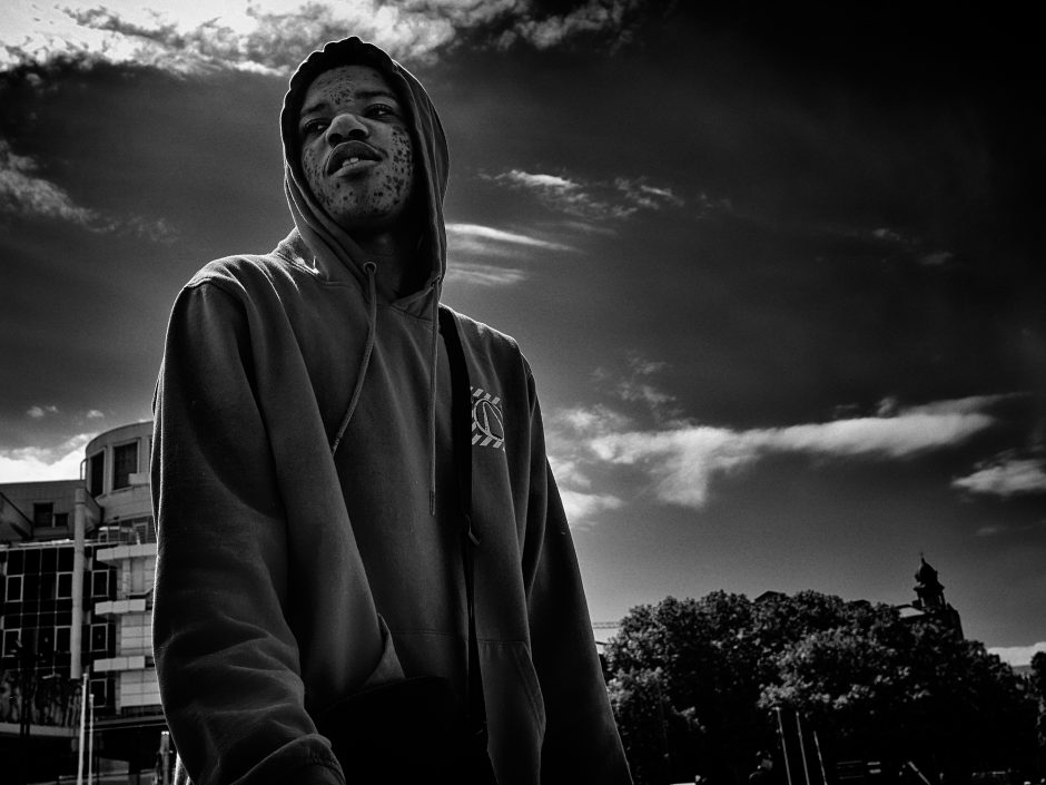 Black & white photography, portrait backlit by a bright sun