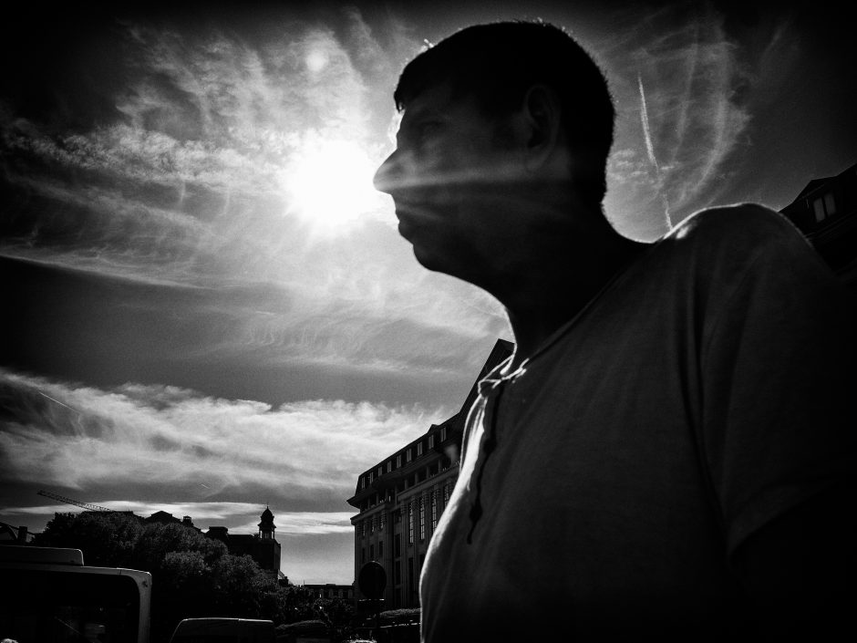 Black & white silhouette photography backlit by a bright sun